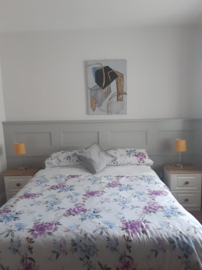 Green Acres Guesthouse- Accommodation Only Lower Coolcorcoran ภายนอก รูปภาพ