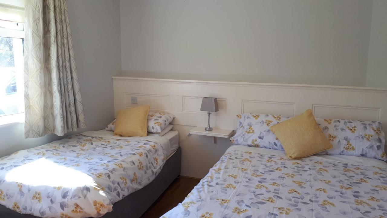 Green Acres Guesthouse- Accommodation Only Lower Coolcorcoran ภายนอก รูปภาพ