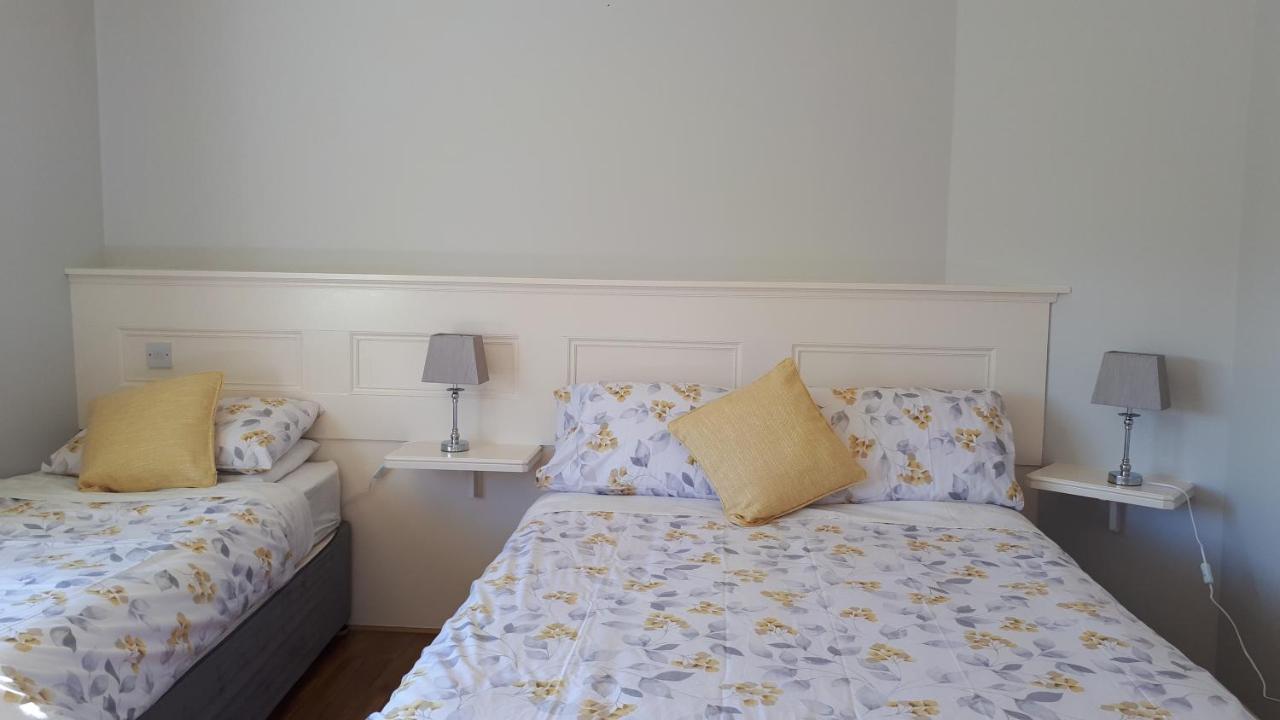 Green Acres Guesthouse- Accommodation Only Lower Coolcorcoran ภายนอก รูปภาพ