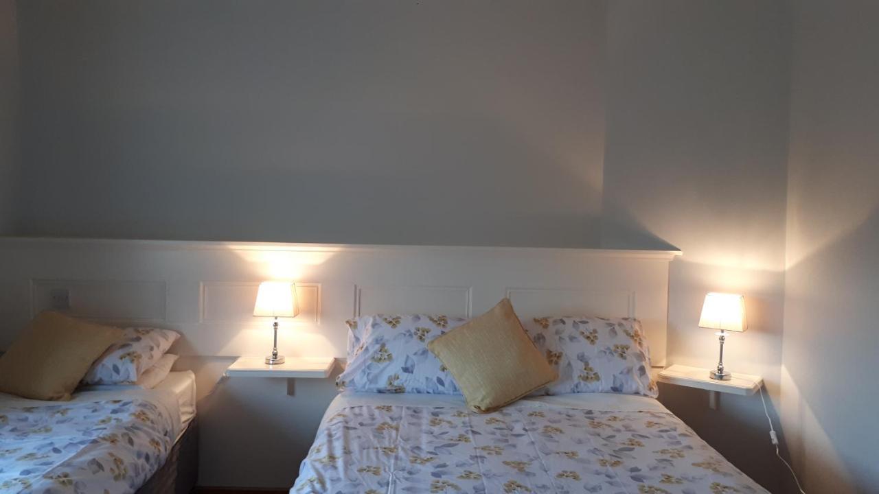 Green Acres Guesthouse- Accommodation Only Lower Coolcorcoran ภายนอก รูปภาพ